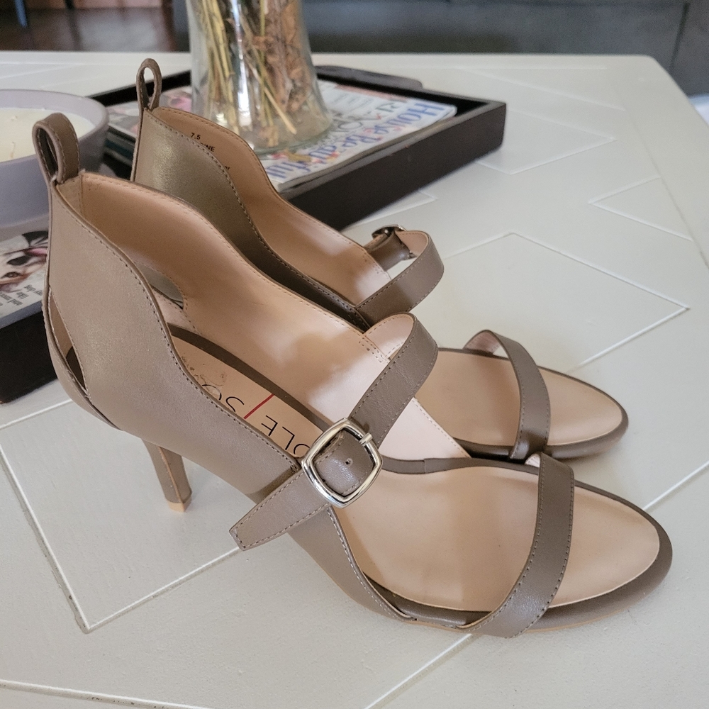Sole Society sandle pump